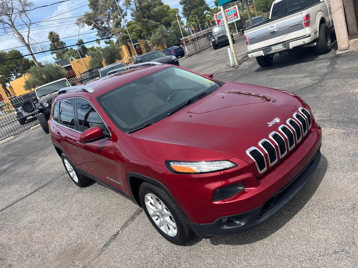 Used 2017 Jeep Cherokee Latitude w/ Comfort/Convenience Group FWD image 46