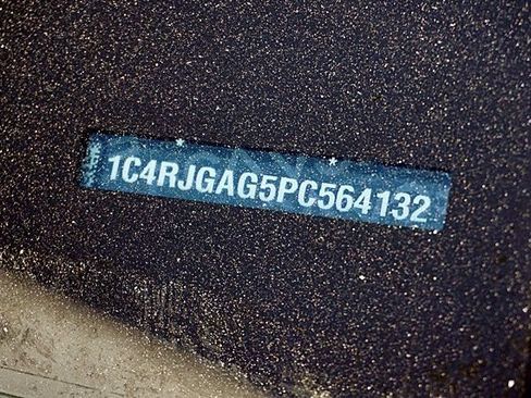 Certified 2023 Jeep Grand Cherokee Laredo RWD image 34