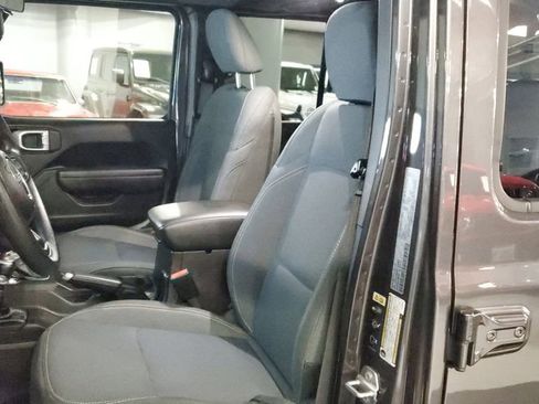 Used 2025 Jeep Gladiator Sport image 17