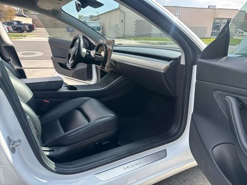Used 2019 Tesla Model 3 Long Range image 17