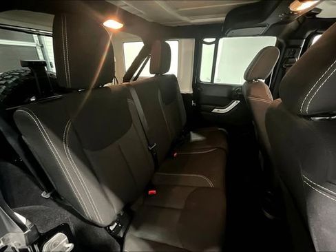Used 2016 Jeep Wrangler Unlimited Rubicon w/ Dual Top Group image 25