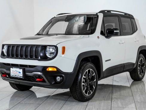 Used 2023 Jeep Renegade Trailhawk image 4