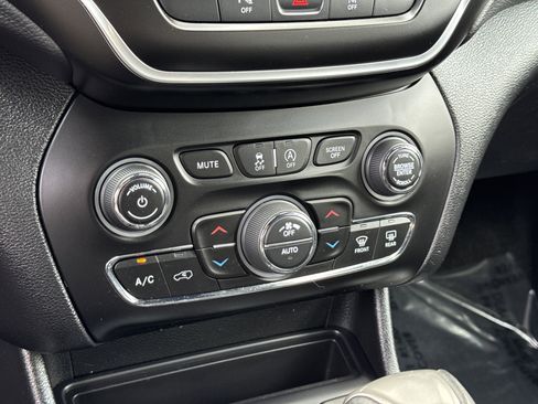 Used 2021 Jeep Cherokee Latitude Lux 80th Anniv w/ Quick Order Package 26U 80TH image 29