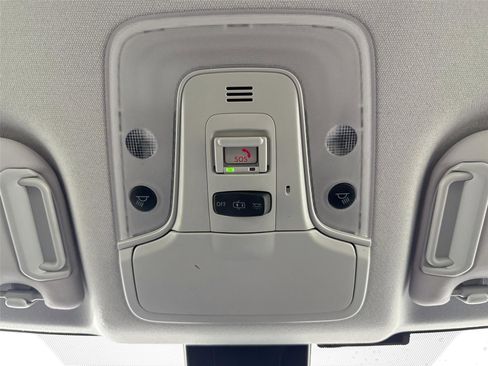 Certified 2022 Toyota Prius LE image 6