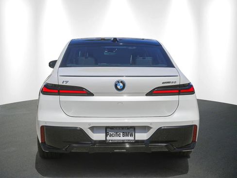 Used 2026 BMW i7 eDrive50 w/ M Sport Package RWD image 5
