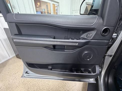 Used 2024 Ford Expedition Max XLT image 25