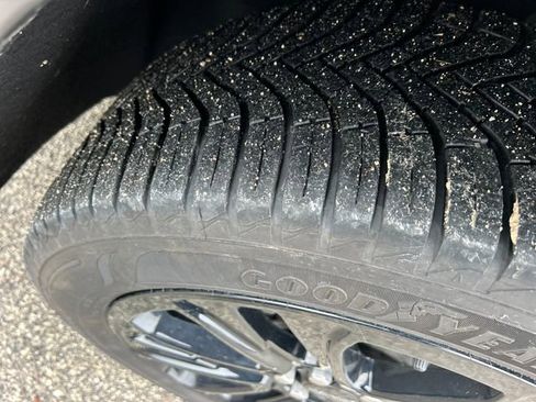 Used 2022 GMC Acadia SLT w/ Elevation Edition image 59