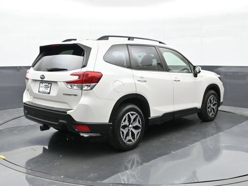 Used 2021 Subaru Forester Premium AWD/4WD image 8