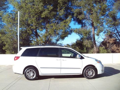 Used 2006 Toyota Sienna XLE Limited image 9