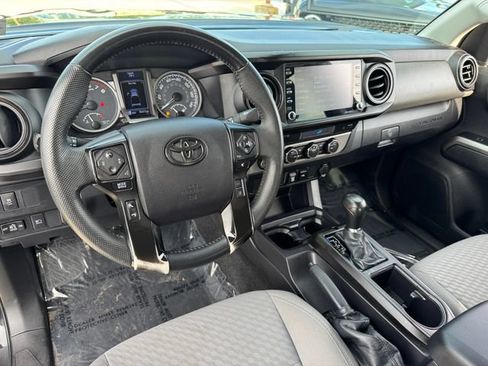 Used 2022 Toyota Tacoma SR5 AWD/4WD image 12