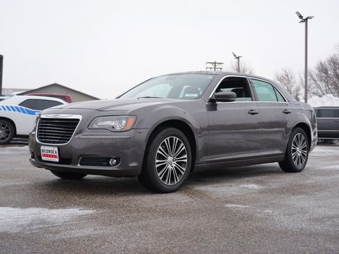 Used 2013 Chrysler 300 S w/ Luxury Group image 7