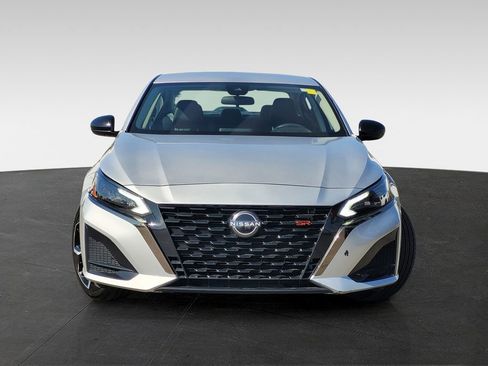 Used 2024 Nissan Altima 2.5 SR image 2