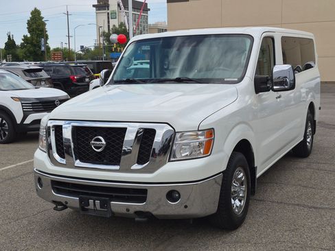 Used 2018 Nissan NV 3500 SL RWD image 10
