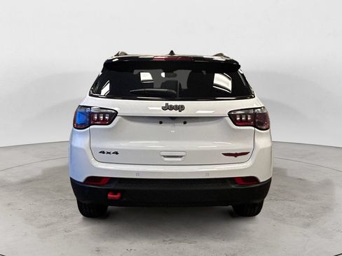 Used 2025 Jeep Compass Trailhawk AWD/4WD image 4