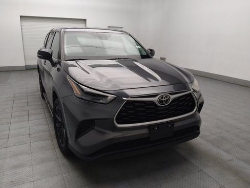 Used 2022 Toyota Highlander L FWD image 13