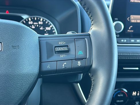 Certified 2025 Nissan Rogue SV image 28