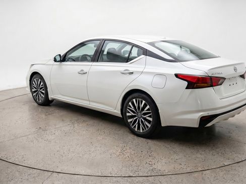 Used 2025 Nissan Altima 2.5 SV FWD image 6