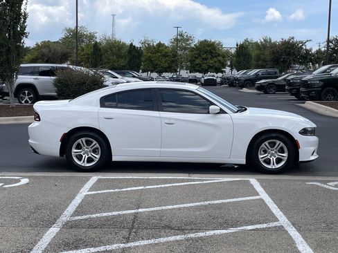 Used 2022 Dodge Charger SXT RWD image 10
