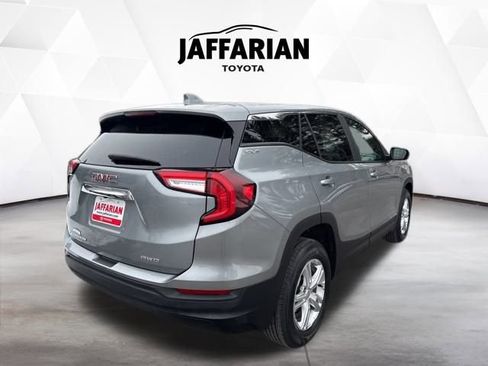 Used 2024 GMC Terrain SLE image 6