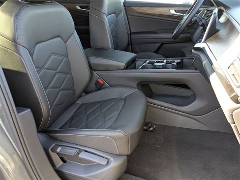 Used 2025 Volkswagen Atlas SE image 39