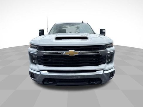 Used 2024 Chevrolet Silverado 2500 LT AWD/4WD image 2