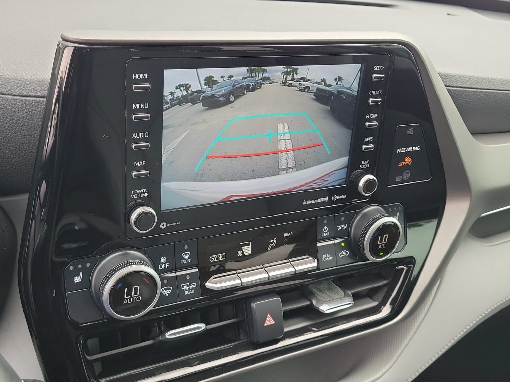 Used 2021 Toyota Highlander XLE FWD image 15