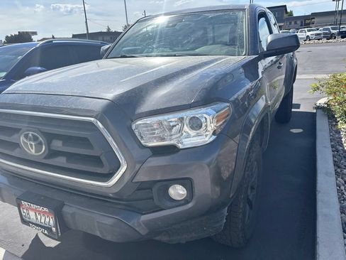 Used 2022 Toyota Tacoma SR5 AWD/4WD image 2