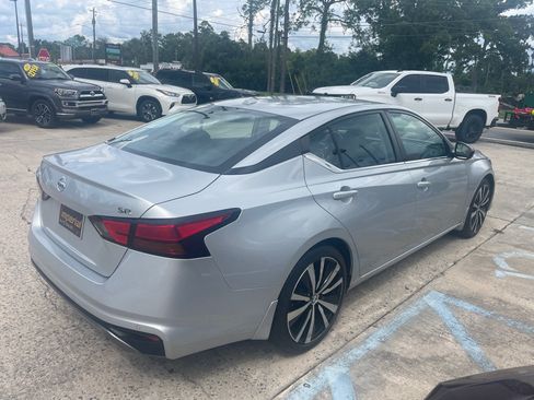 Used 2020 Nissan Altima 2.5 SR w/ Premium Package FWD image 5