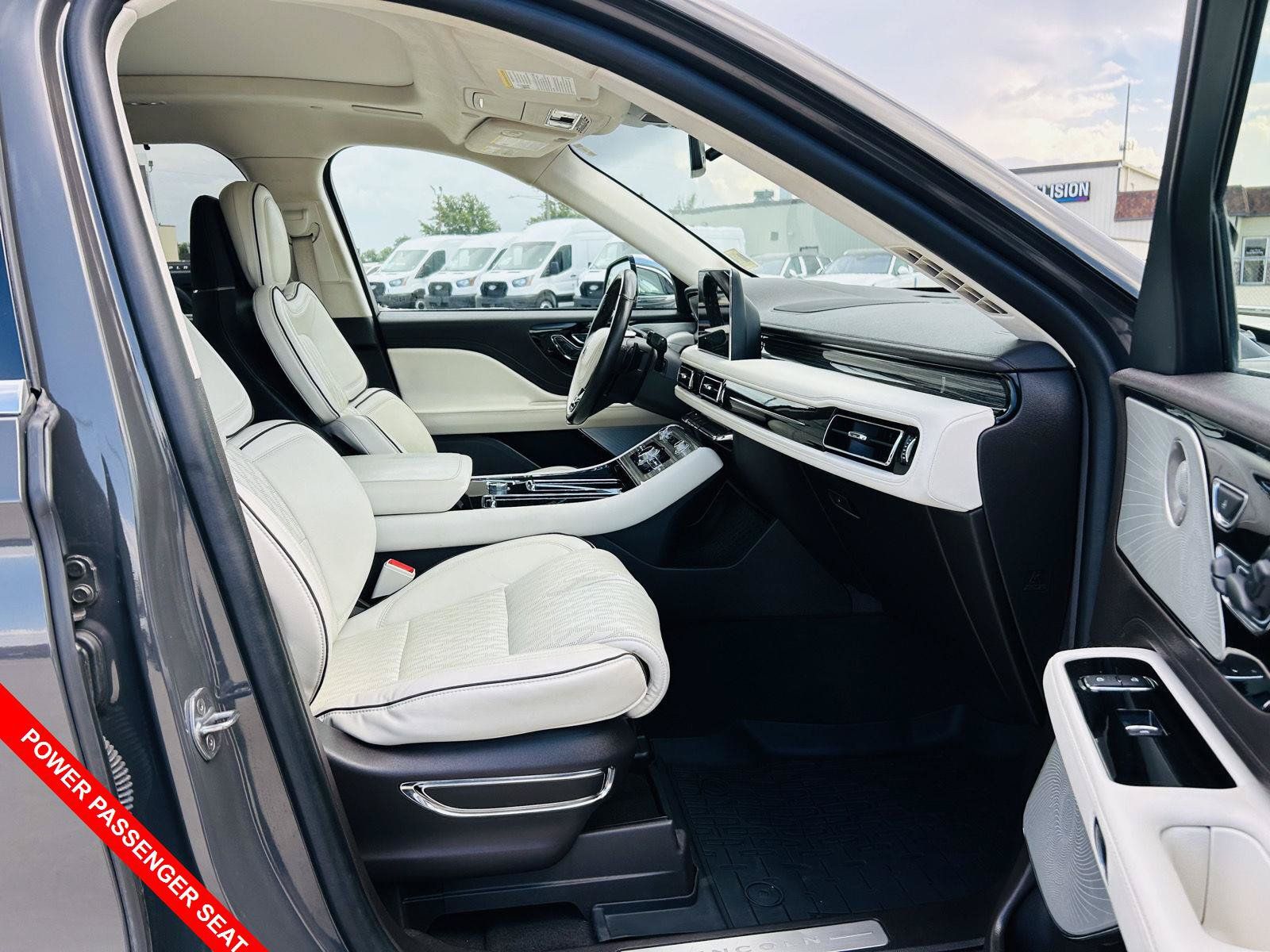 Used 2020 Lincoln Aviator Black Label w/ Class IV Trailer Tow Package AWD/4WD image 41