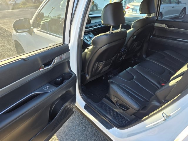 Used 2023 Hyundai Palisade SEL AWD/4WD image 16