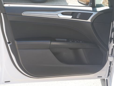 Used 2020 Ford Fusion SE AWD/4WD image 30