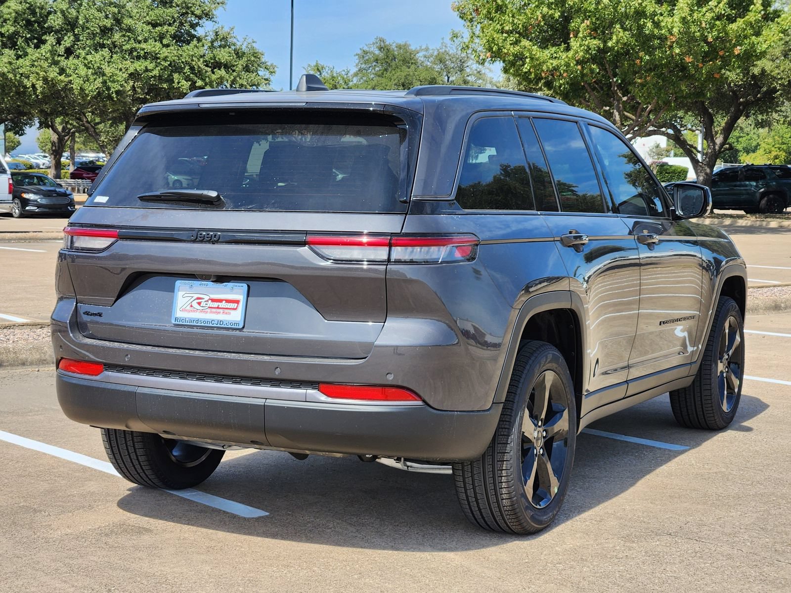 New 2026 Jeep Grand Cherokee Limited w/ Limited Altitude Package AWD/4WD image 6