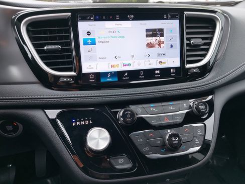 New 2026 Chrysler Pacifica Select image 22