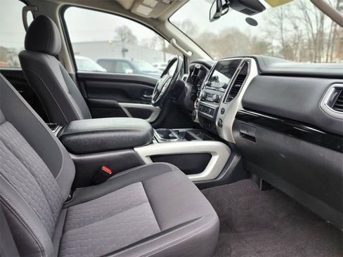 Used 2021 Nissan Titan SV w/ SV Convenience Package image 11