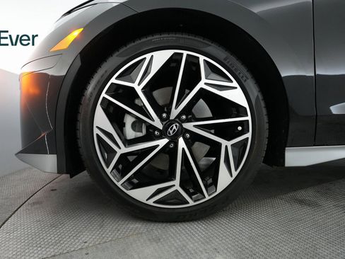 Used 2024 Hyundai Ioniq 6 SEL image 17