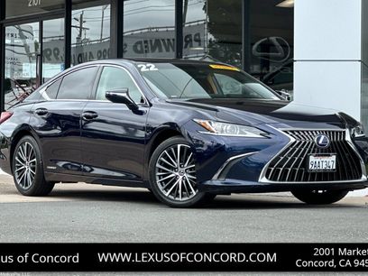 Used 2022 Lexus ES 300h w/ Premium Package