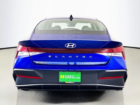 Used 2024 Hyundai Elantra SE image 8
