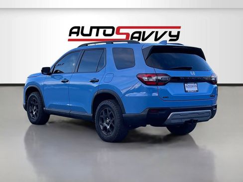 Used 2025 Honda Pilot TrailSport image 5