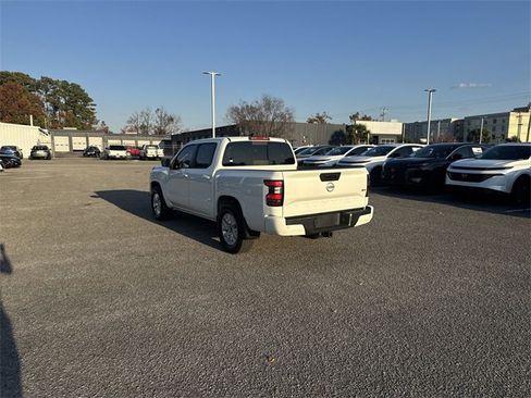 Used 2024 Nissan Frontier SV w/ SV Convenience Package image 7