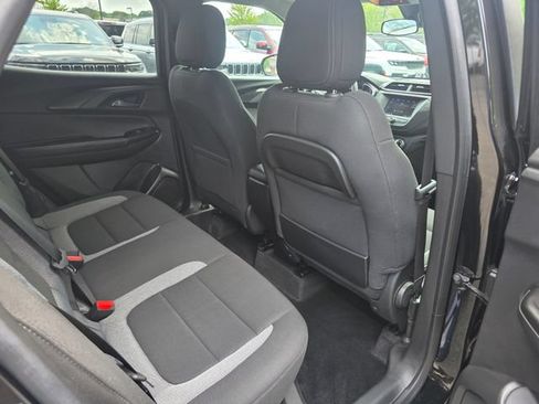 Used 2023 Chevrolet TrailBlazer LT FWD image 12