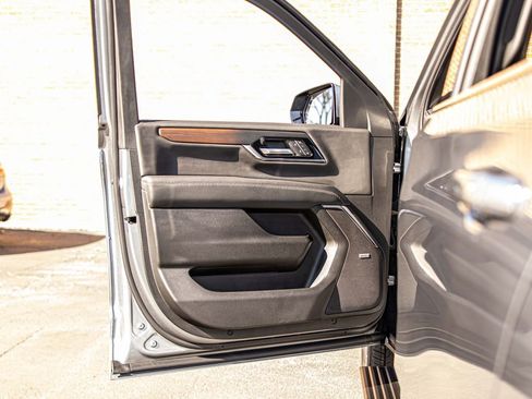 Used 2026 GMC Yukon Denali w/ Sun & Power Step Package AWD/4WD image 30