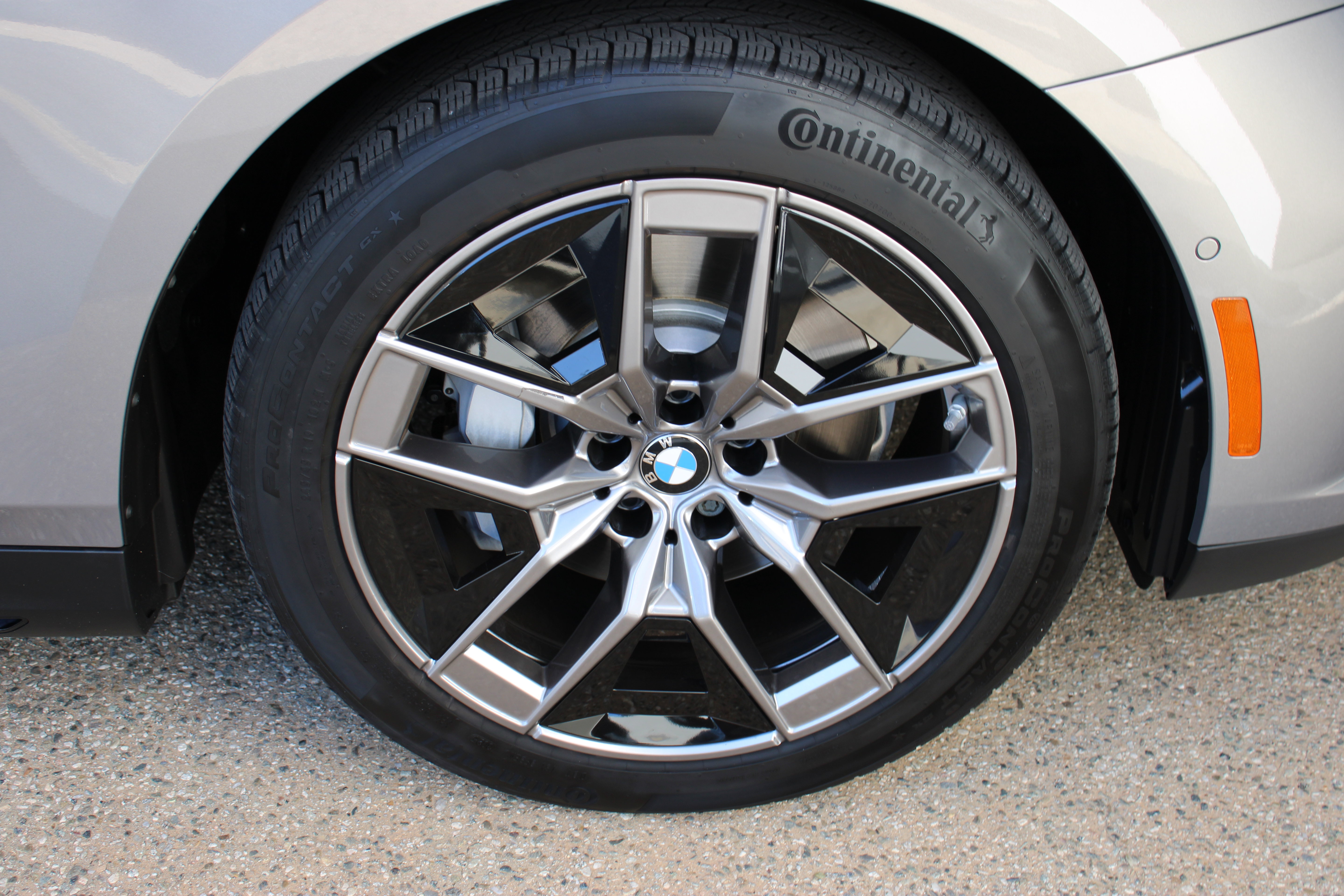Used 2026 BMW 530i w/ Premium Package RWD image 13