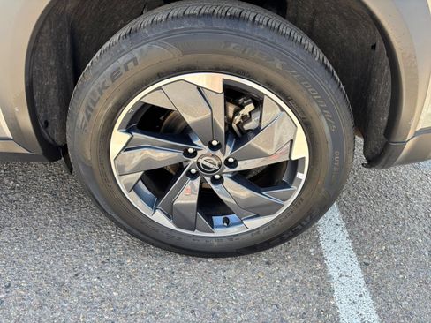Used 2025 Nissan Rogue SV FWD image 27