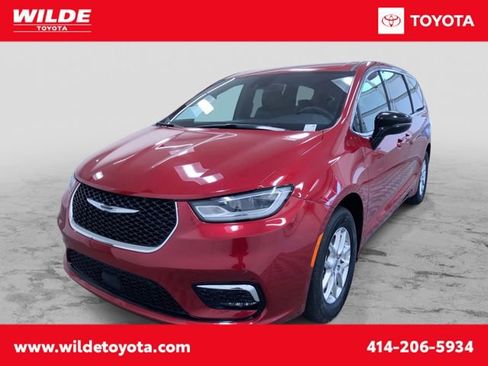 Used 2025 Chrysler Pacifica Select FWD image 1