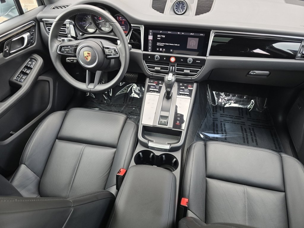 Certified 2024 Porsche Macan AWD/4WD image 42