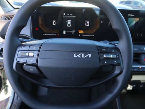 New 2025 Kia K4 LXS image 28