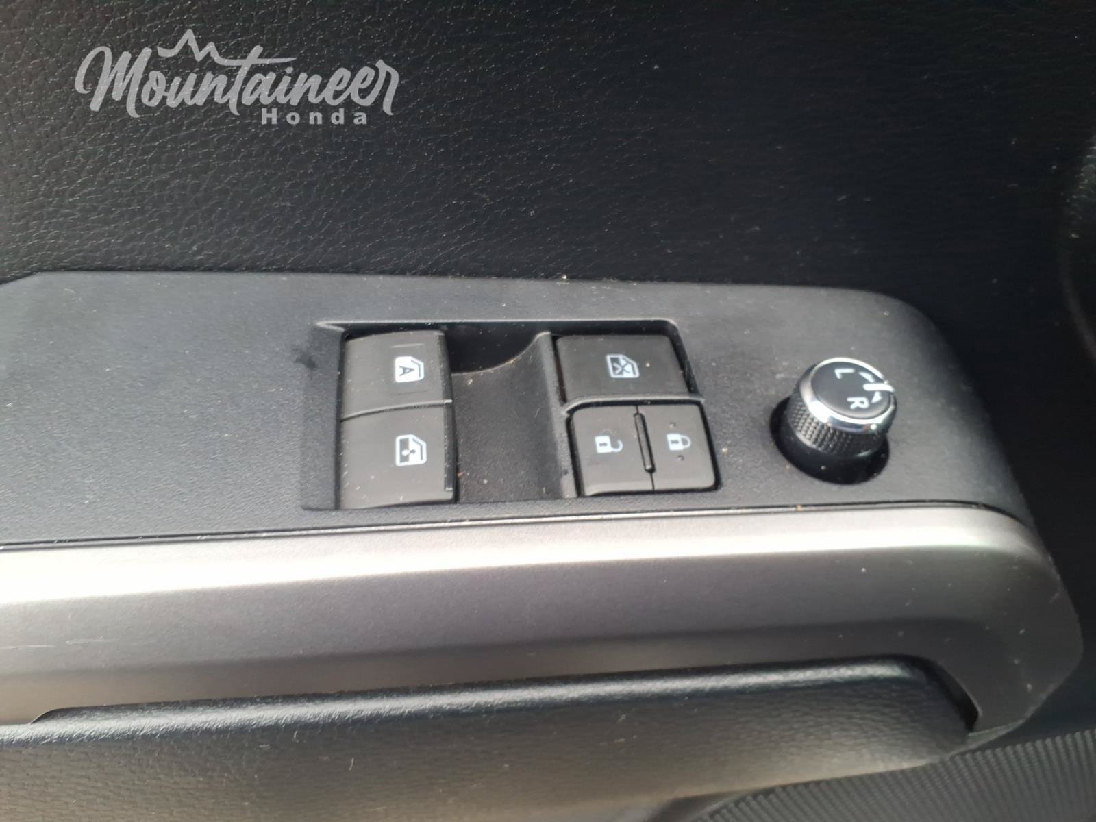 Used 2016 Toyota Tacoma SR5 RWD image 35