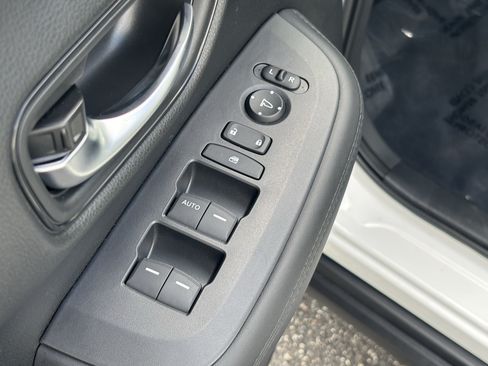 Used 2027 Honda HR-V LX image 16