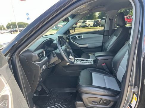 Used 2022 Ford Explorer XLT w/ Equipment Group 202A RWD image 15