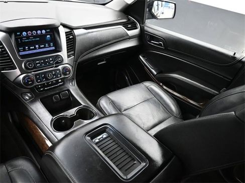 Used 2016 Chevrolet Suburban LT image 12